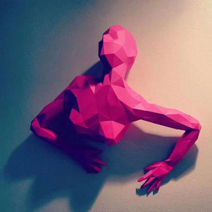 Sculpture murale abstraite polygonale tendance en résine, buste de femme à faible polyvalence de détails, décoration artistique pour fond mural de bar, KTV, café - Product Image 3