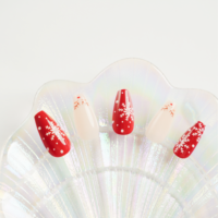 Uñas Postizas Navideñas con Diseño de Copo de Nieve Rojo y Reno, Uñas Postizas Color Rosa Nude en Forma de Ataúd