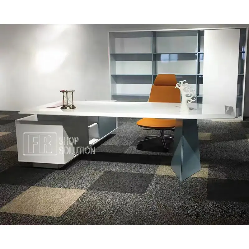 Schreibtisch im nordischen Stil Executive L-förmiger Schreibtisch Luxus-Bürostuhl und Tisch moderner Holztisch