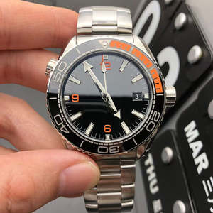 Reloj Mecánico para Hombre OMGE, Movimiento 8900, Cristal de Zafiro, 100 BAR, Esfera de Buceo, Correa de Acero Inoxidable de 22 mm con Detalle de Cuatro Puntos Naranja - Product Image 1