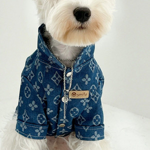 Veste en jean de luxe personnalisée avec monogramme pour chien, vêtements pour animaux de compagnie confortables et élégants pour chiens et chats de petite, moyenne et grande taille - Product Image 1