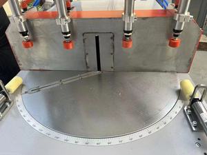 Macchina per la produzione di finestre e porte: Sega a testa singola con <span class=keywords><strong>taglio</strong></span> verso l'alto, adatta per il <span class=keywords><strong>taglio</strong></span> di profili in alluminio a qualsiasi angolo - Product Image 4