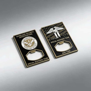 Fabrik-Großhandel Rechteckiger Antik-Gold Weich-Emaille Flaschenöffner, Multifunktionaler Weinöffner, Perfekt für Feiertagsgeschenke - Product Image 2