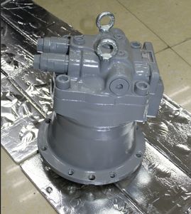 Motore oscillante ZX330-<span class=keywords><strong>3</strong></span> ZX120 <span class=keywords><strong>EX200</strong></span> ZX110 per pezzi di ricambio per escavatore 4330222 24841977 motore rotativo - Product Image 1