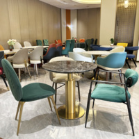 Chaise de restaurant en gros, mobilier de salle à manger moderne, chaise de salle à manger nordique en métal, chaise de salle à manger en velours avec pieds en métal