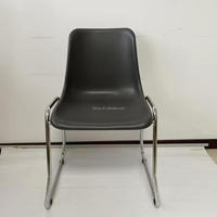 Chaise en plastique portable directe d'usine différentes couleurs chaise de salle de sport durable pour cantine scolaire appartement moderne
