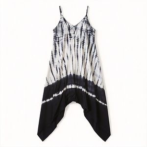 Robe mi-longue tie-dye noire et blanche pour femme, certifiée GOTS et OEKO-TEX, HuaYi |   Robe d'été bohème à col en V, bretelles spaghetti et dos nu - Product Image 3