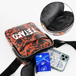 Bolso de viaje personalizado con puerto Usb para hombre, bandolera pequeña de PU resistente al agua para teléfono, <span class=keywords><strong>pecho</strong></span> y <span class=keywords><strong>hombro</strong></span> - Product Image 2