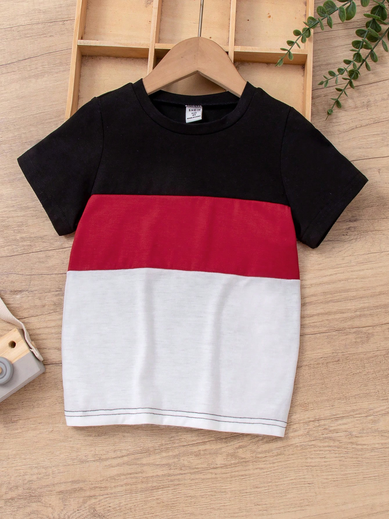 Noir, rouge, blanc