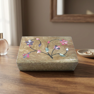 Boîte à bijoux en pierre savonneuse avec gravure - Product Image 3
