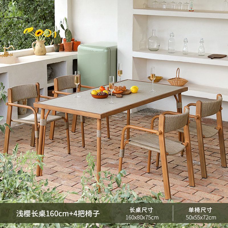 Table de 160 cm de long [une table et quatre chaises]