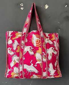Bolso de Mano Acolchado de Algodón con Estampado de Bloques, Espacioso, para Artículos Esenciales Diarios, Compras, Viajes - Product Image 1