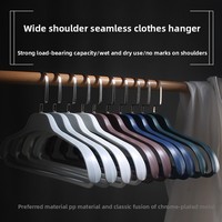Cintre en plastique à épaules larges antidérapant pour costumes et blazers, design minimaliste épaissi, usage domestique, support à vêtements sans couture, évite les plis