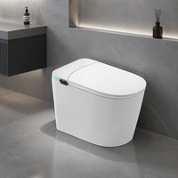 WC intelligent monobloc en céramique avec bidet intégré, couvercle à ouverture automatique, siège chauffant, double chasse, évacuation en P et télécommande