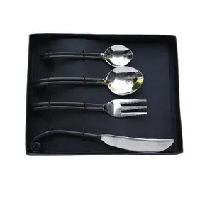 双杆风格手工钢制餐具套装镜面抛光和黑色涂漆手柄平板餐具套装4件