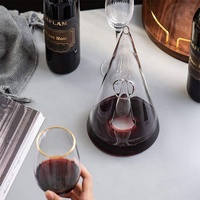 Carafe à vin de luxe artisanale, design triangulaire antique en verre borosilicate, logo personnalisé, forme conique unique, emballage sur mesure