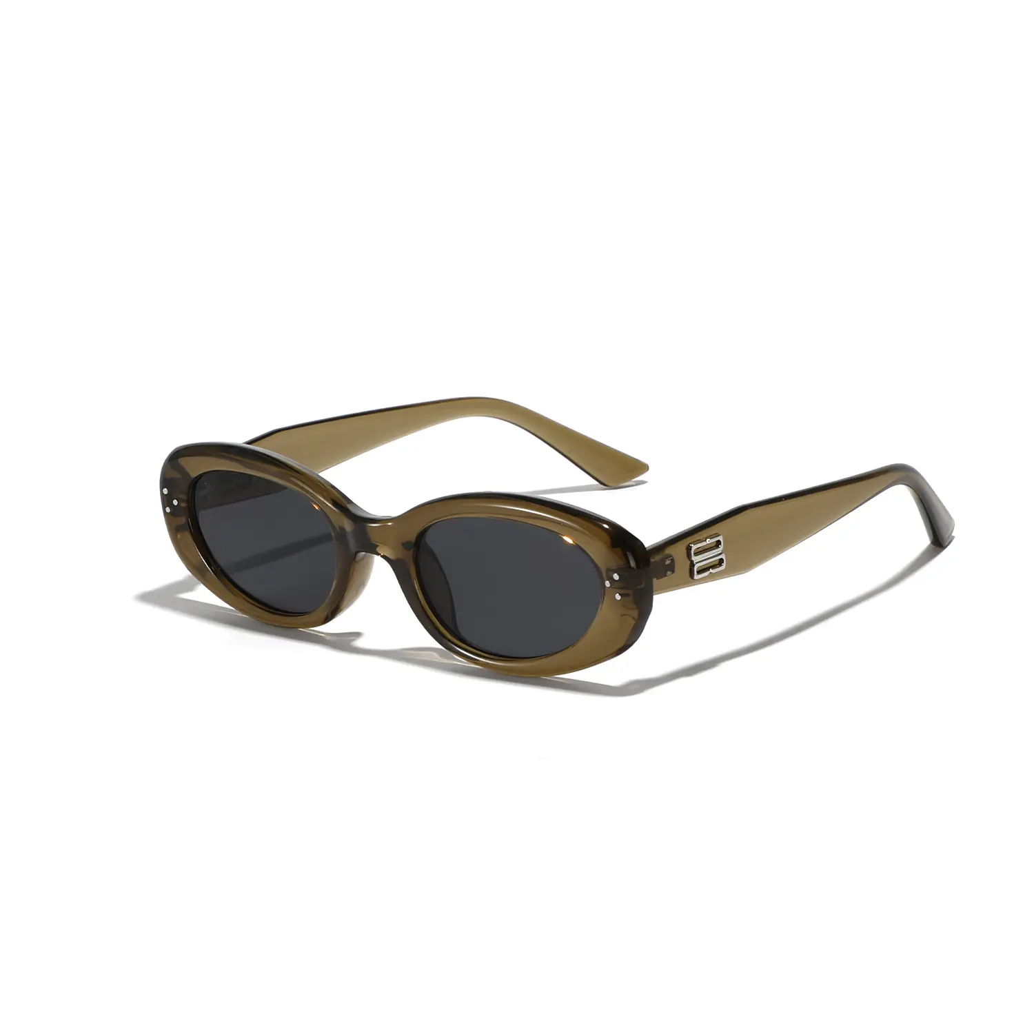 نظارات شمسية نسائية فاخرة علامة تجارية عتيقة مصممة ظلال UV400 للرجال مسامير رائجة الشمس
