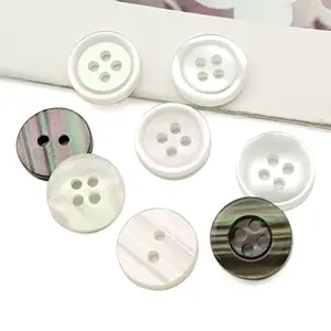 Karışık Shell reçine düğmeler 2 ve 4 delik yuvarlak zanaat dikiş DIY el sanatları çocuk manuel düğme boyama DIY el yapımı