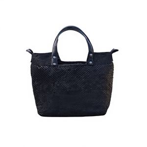 Bolso de Playa de Moda Hecho a Mano con Materiales Reciclados, Cierre Personalizado, Diseño Tejido, Forro de Rafia Ecológico - Imprescindible para el Verano - Product Image 1