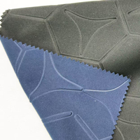Fournisseur de tissus pour vestes de sport d'extérieur en polyester 100% teint, gaufré 3D géométrique