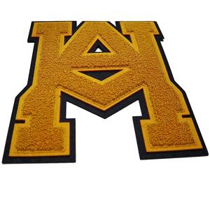 Toppe in ciniglia personalizzate con <span class=keywords><strong>lettere</strong></span> universitarie termoadesive - Product Image 2