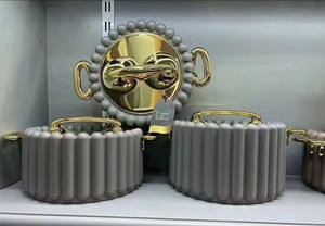 Conteneur alimentaire cannelé 1,5L 2L 2,5L en acier inoxydable avec couvercle à verrouillage interne, doubles poignées et couvercle miroir doré – Ensemble de service pour fondue - Product Image 2