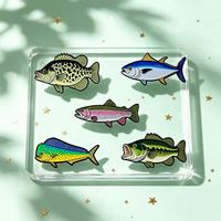 En gros, badges de revers en métal sur le thème de la pêche, avec motifs de poissons d'eau douce et de mer, impression UV de dessins animés, pour les amateurs de pêche