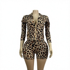 Vêtements pour femmes personnalisés, ensemble assorti veste et short imprimé léopard, ensembles de shorts 2 pièces pour femmes, production de haute qualité - Product Image 1