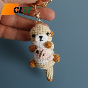 Mini drôle positif Crochet <span class=keywords><strong>loutre</strong></span> <span class=keywords><strong>porte</strong></span>-clés Crochet animaux mer <span class=keywords><strong>loutre</strong></span> cadeaux tricoté poupée anniversaire Graduation cadeaux pour les femmes - Product Image 1
