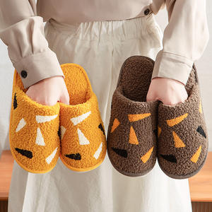 Pantoufles UG Tasman en laine et peau de mouton originales et amusantes pour femmes et hommes, vente en gros personnalisée - Product Image 3