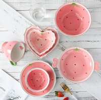 Vente en gros d'assiettes en céramique pour dessert une jolie fille, rose, blanc, avec dentelle, fraise, fruits