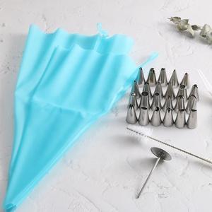 <span class=keywords><strong>Pas</strong></span> <span class=keywords><strong>cher</strong></span> 304 En Acier Inoxydable Décoration Glaçage Outils DIY Gâteau Buse avec Nettoyeur Ciseaux Pipe Sac Cuisson Kit Ustensile De Cuisine - Product Image 2