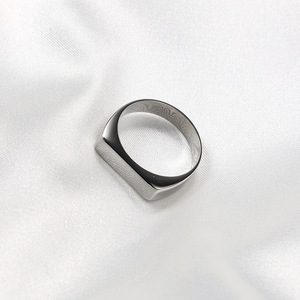 Cincin Pria J80 Model Geometris Warna Emas 18k Bahan Stainless Steel Anti Luntur, Desain Sederhana,  Barang Baru Impor - Product Image 4