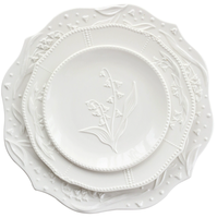 Service de vaisselle en céramique avec motif de muguet en relief européen, assiettes blanches en relief faites à la main pour les événements de mariage