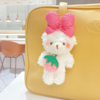 Porte-clés en peluche ours fraise mignon, breloque de sac souple, pendentif de sac à dos, jouet en peluche tendance et adorable pour filles et femmes, cadeau