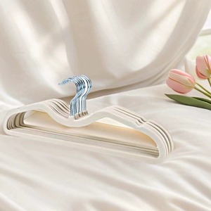 Cintre Minimaliste Ultra-Fin en ABS Antidérapant avec Crochet Chromé pour Armoire, Conception Durable à Niveau Unique, Écologique - Product Image 5