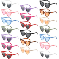 Lunettes de soleil en forme de cœur de différentes couleurs pour femmes, vente en gros, pour enterrement de vie de jeune fille, lunettes en forme de cœur pour la bande de la mariée, cadeau de fête prénuptiale