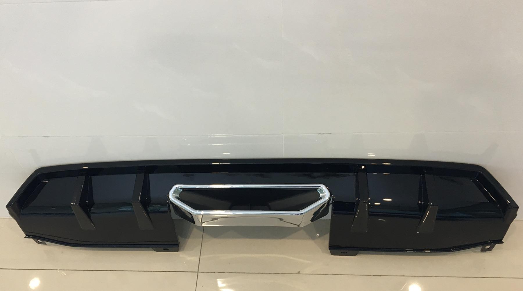 ลิปสีดำ+ปลายท่อไอเสียด้านหลังสีเงิน