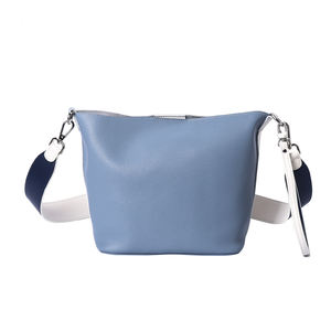 Sac à bandoulière en cuir véritable fait main avec doublure en polyester bloquant les RFID, nouvelle mode féminine 2026, fermeture à glissière - Product Image 1