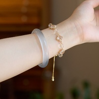 Bracelet en pierre œil de chat cristal blanc naturel avec un fini haut de gamme
