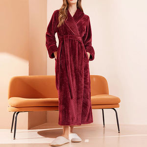 Albornoz de felpa de color personalizado para mujer para la industria de la hostelería y el suministro de resort Albornoz de manga larga para mujer con capucha y bolsillos - Product Image 2