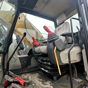 รถขุดตีนตะขาบ Caterpillar 330D2L มือสอง ขนาด 30 ตัน เครื่องยนต์มิตซูบิชิ เกียร์ไฮดรอลิก ระบบกันสั่น รุ่นปี 2021 ปั๊มและลูกปืนคุณภาพเยี่ยม - Product Image 4