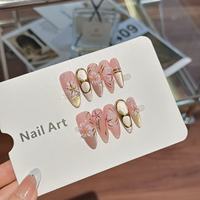 TSZS Faux Ongles à Presser de Luxe Faits Main, Amande Sculptée 3D Florale, avec Perles et Clous Dorés, French Manucure, Vente en Gros
