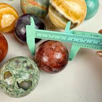 Sphère de cristaux naturels colorés Cristaux de haute qualité Pierres de guérison Mélange de matériaux Sphère pour décor
