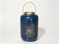 Lanterne florale creuse en métal bleu, porte-bougie décoratif à bord doré, lanterne de table en fer aspect céramique pour la décoration intérieure