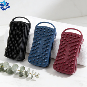 Brosse de bain en silicone rectangulaire pour le dos, avec poignée, pour adultes, disponible en noir, bleu et bordeaux. - Product Image 1