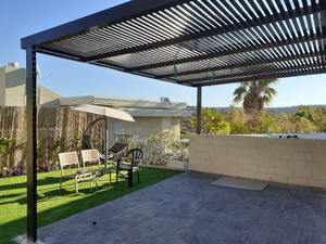 Grote Buiten Aluminium Luifel Muur Gemonteerde Waterdichte Lamellen Opening Dakbedekking Gemotoriseerde Pergola Tuinhuisje