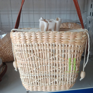 Sac à main en paille Boho sac de plage tissé pour sac à main en jacinthe d'eau d'été panier tissé à la main de HNH Craft Vietnam - Product Image 1
