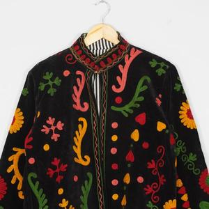 Chaqueta de Terciopelo Suzani para Mujer, Bordado Floral Hecho a Mano, Estilo Vintage Boho Étnico, Abrigo de Diseñador, Venta al Por Mayor Global OEM ODM - Product Image 2