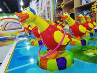 Rong Xiang Machine de jeu d'arcade de boxe en bois, type stand de fête foraine, à monnayeur, jeu de lancer de balle manuel, avec prix, pour 2 joueurs, pour enfants, 1 an